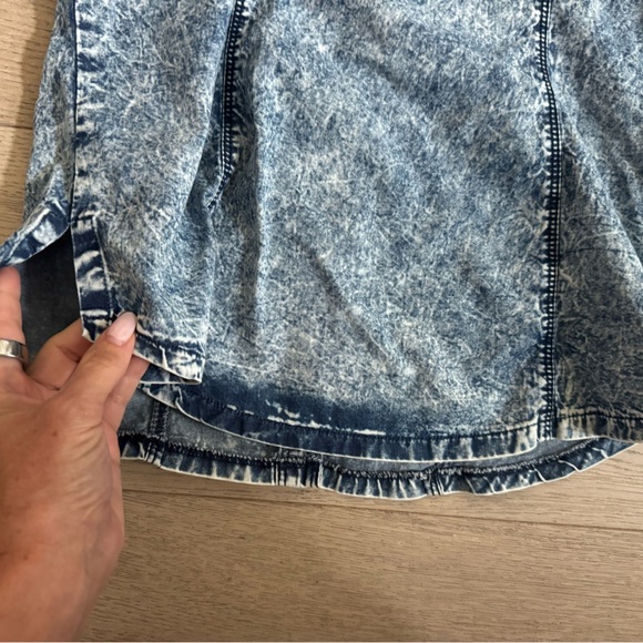 G by GUESS acid wash button down size XS - Picture 7 of 10